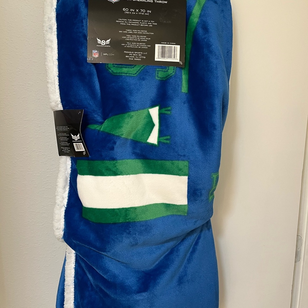 Seattle Seahawks throw - Picture 8 of 10
